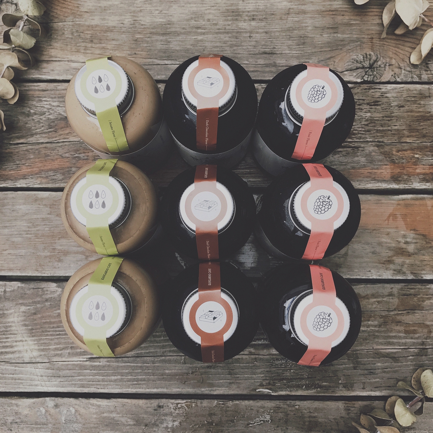 黑巧克力、水果風(fēng)味、芝麻歐蕾三種不同的咖啡包裝設(shè)計(jì)